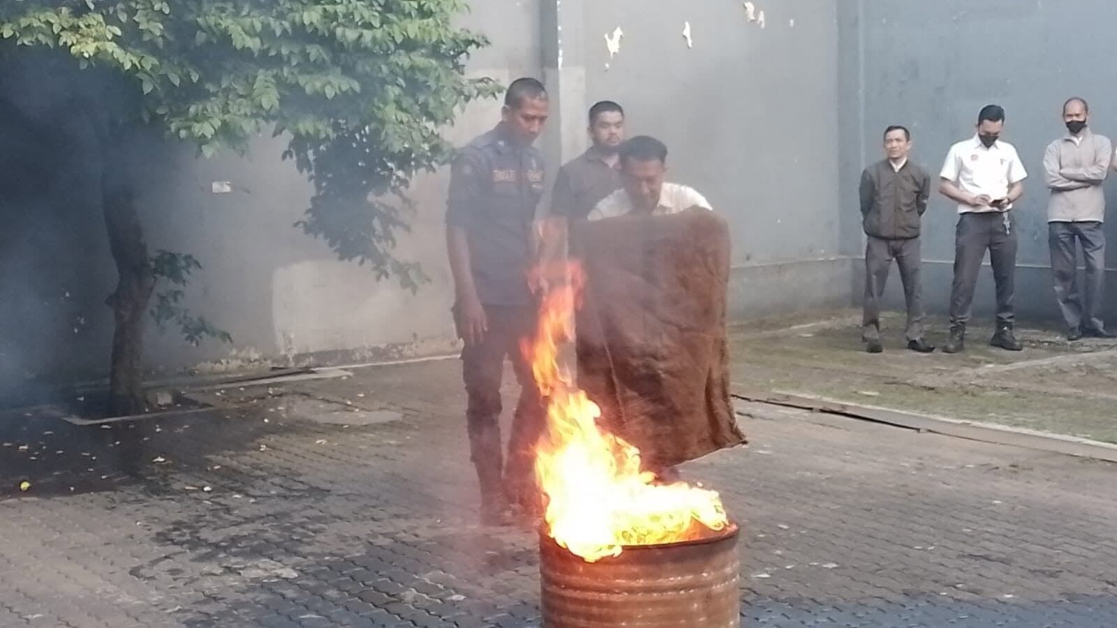 Pemadam Kebakaran Dasar & Lanjutan — foto 3